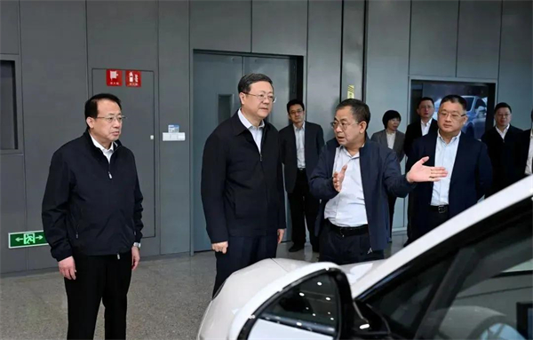 加快向质量效益增长转型 凯发娱乐k8官网大象转身值得“向天再借500年”