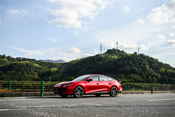 B级运动轿车新标杆来了，MG7 2025款智能登场，限时一口价11.29万元起